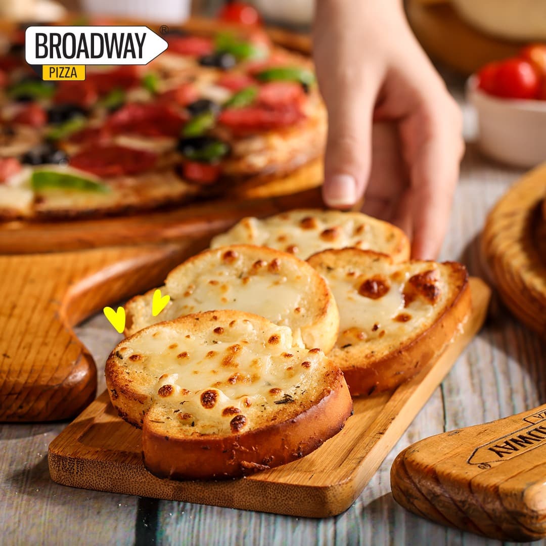 Where to find The Best Pizza Deals and Discounts at Pizzerias in Pakistan